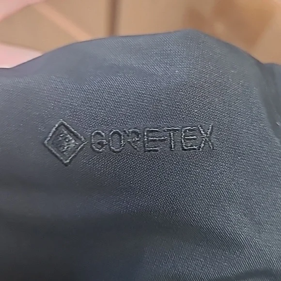 Arc'teryx Therme Parka Men's - Black - Season Pre-2025 - Picture 11 of 12